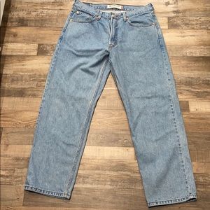 Levi’s • Relaxed Fit 550
